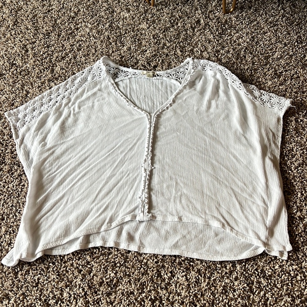 flowy white floral-printer shirt size S